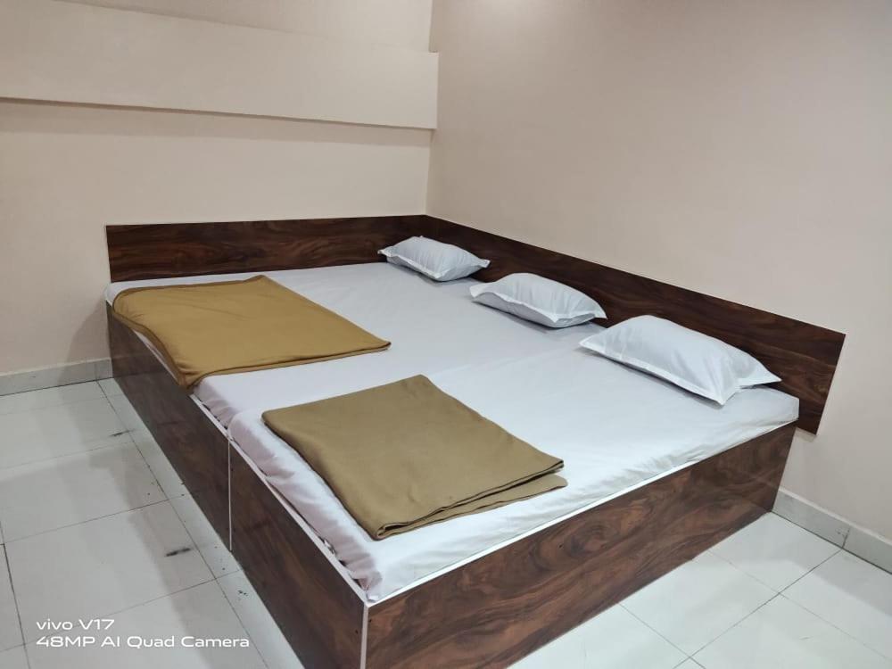 Sai Ganesh Guest House Shirdi Exterior photo